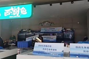 梅西海滩休闲时间推迟！梅西：我先去举个奖杯，你们等我下